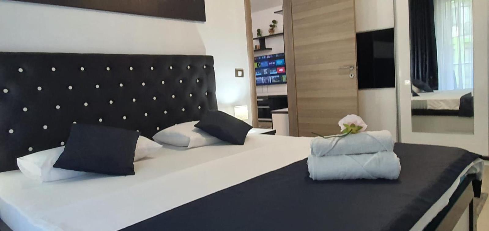 Alezzi Luxury Apartment Spa Resort Piscina Incalzita Sauna Parking Navodari Exterior photo